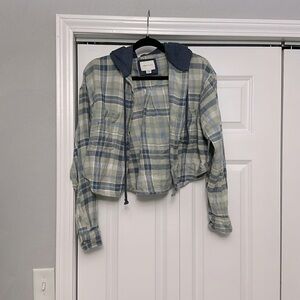 American eagle hooded cropped flannel size med